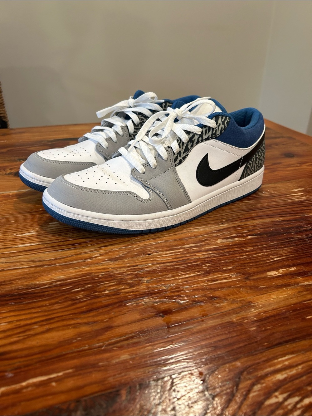 Jordan 1 Men’s Low cements in great condition